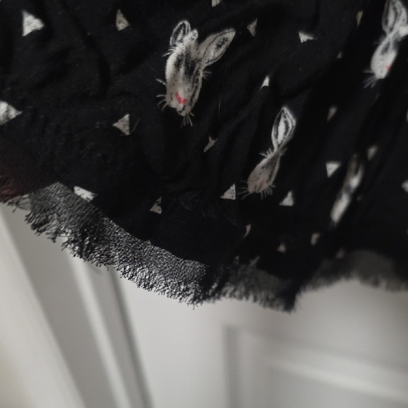 Torrid Black and White Cat Print Short Sleeve Top - Picture 2 of 5